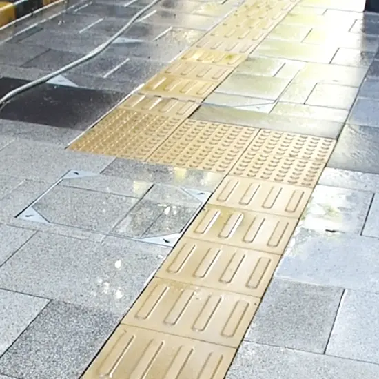 Guiding Block Dot Conbloc: Solusi Andal untuk Aksesibilitas Optimal