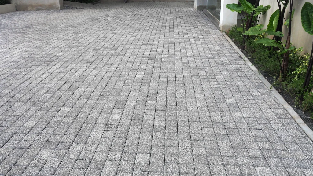 Teras Lakon: Keamanan dan Estetika dengan Paving Block Conbloc