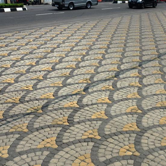 Classico: Desain Artistik Paving Block Kipas & Melingkar