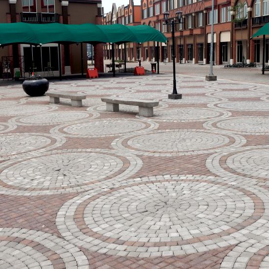 Classico: Desain Artistik Paving Block Kipas & Melingkar