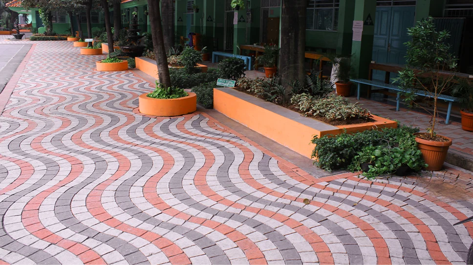 Paving Sekolah Jakarta: Sentuhan Unik Segmento di SMAN 78