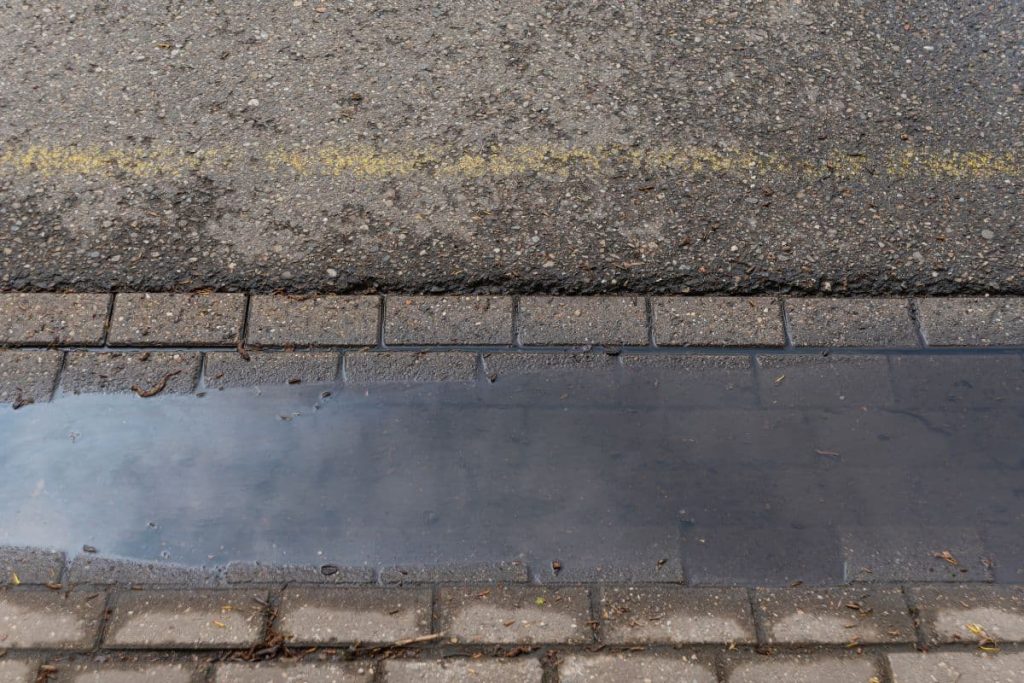 genangan air di jalan