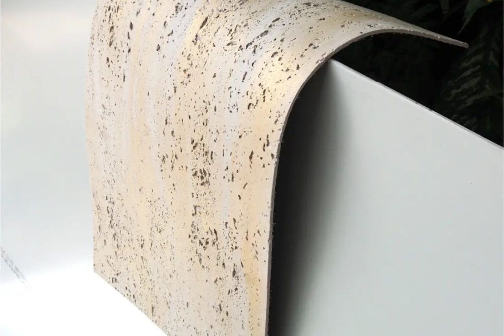 jenis material panel fasad inovatif Travertine Flexistone Flexitile dari Conbloc