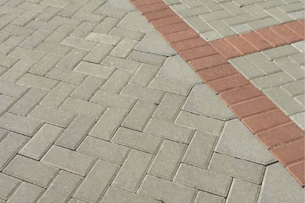 jalan trotoar yang terbuat dari conblock