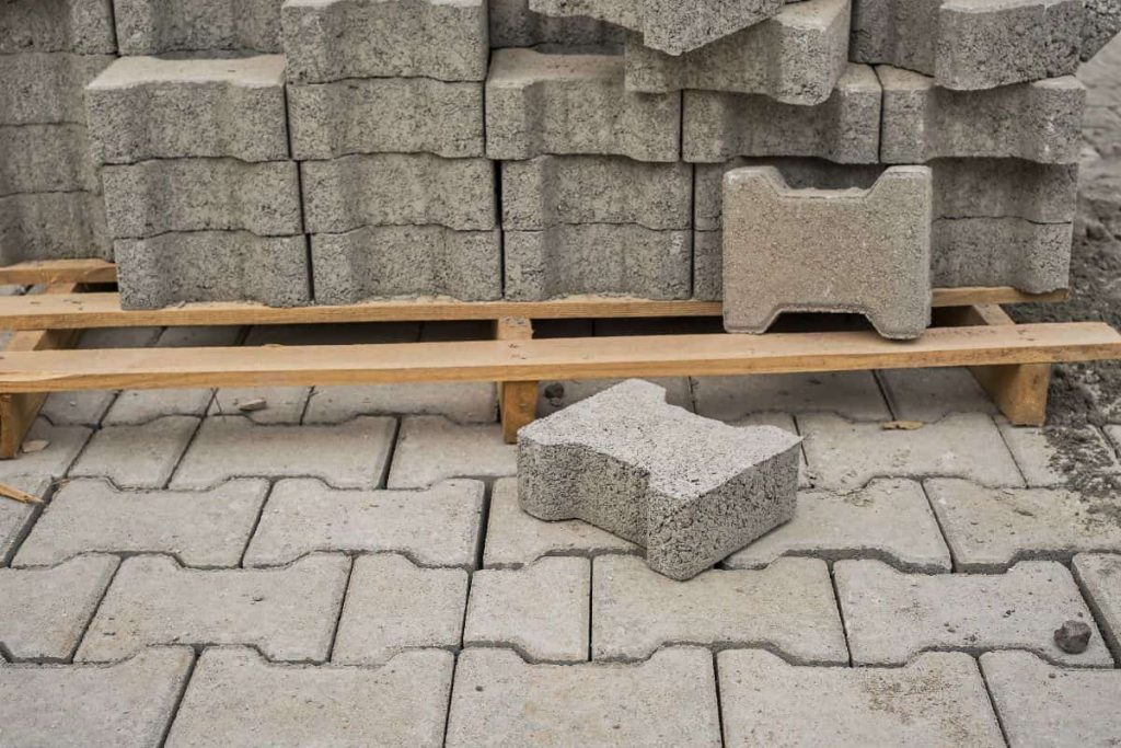 beberapa paving block yang belum dipasang
