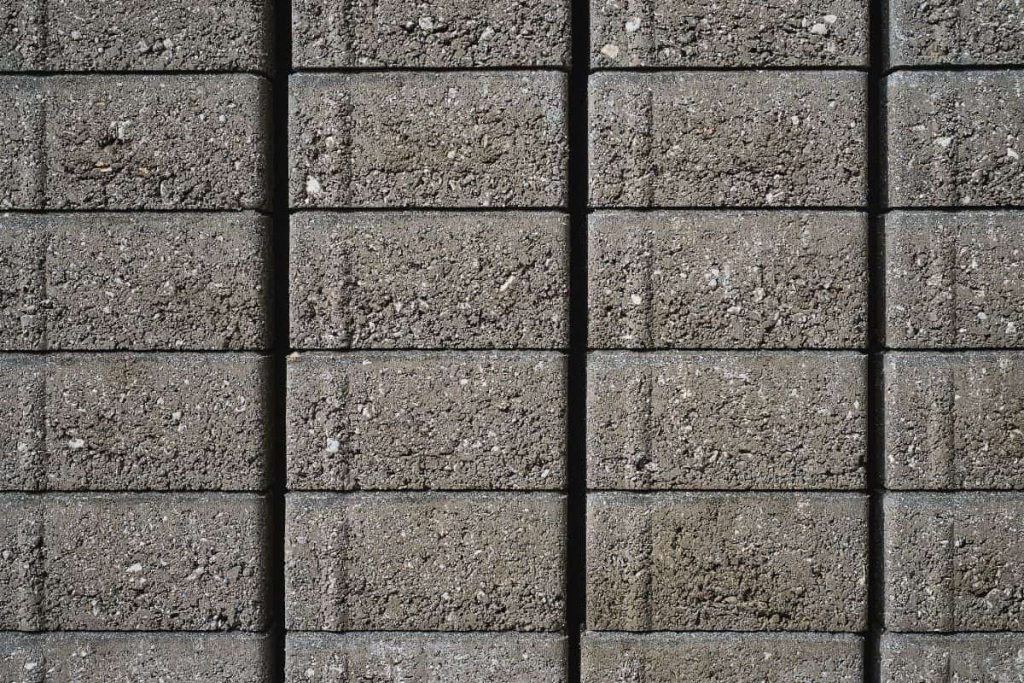 tumpukan paving block yang belum dipasang