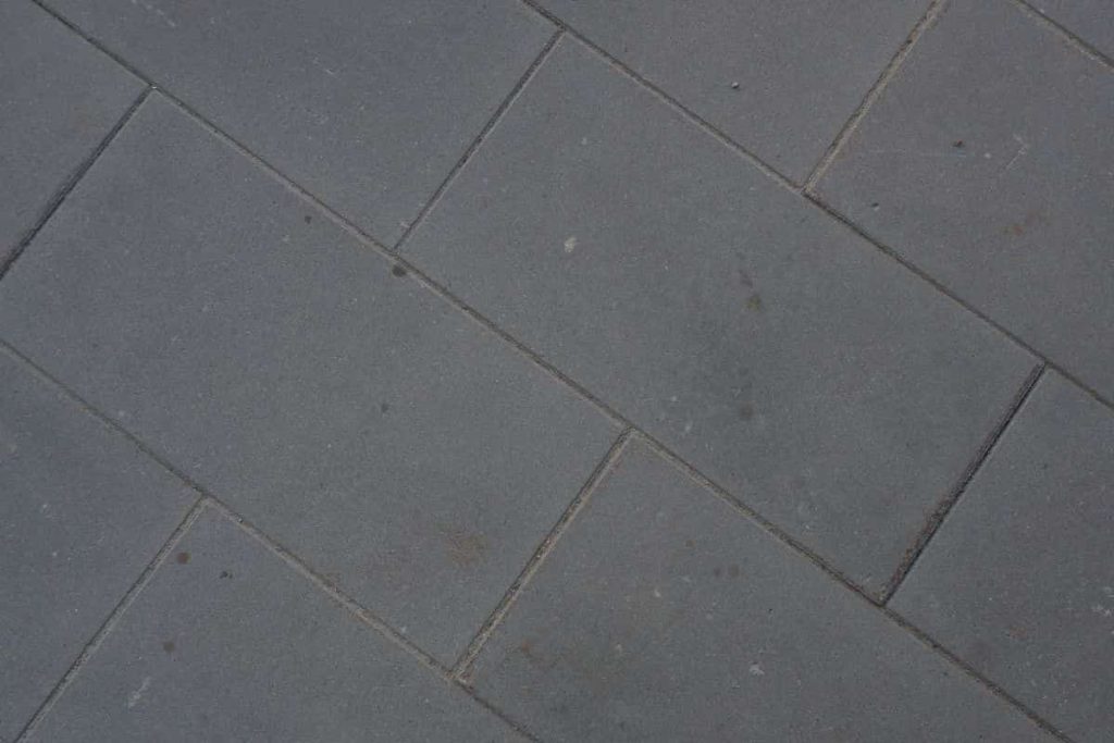 jalan yang terbuat dari paving block